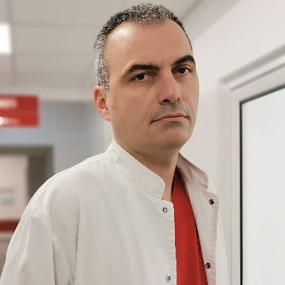 С иновативен метод за отстраняване на калцирани съдови стеснения в Сърце и Мозък - Плевен спасиха живота на пациент